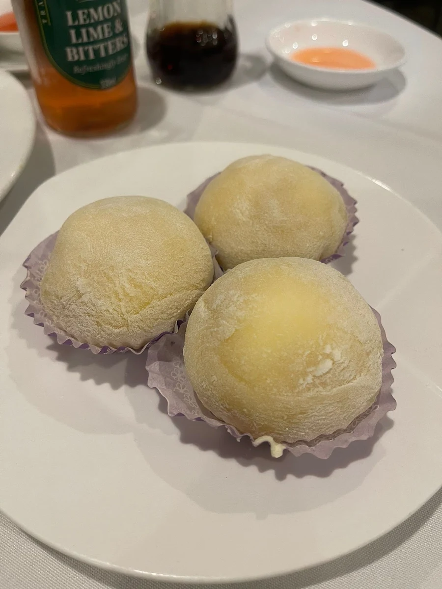 Golden Lava Bun 流沙包